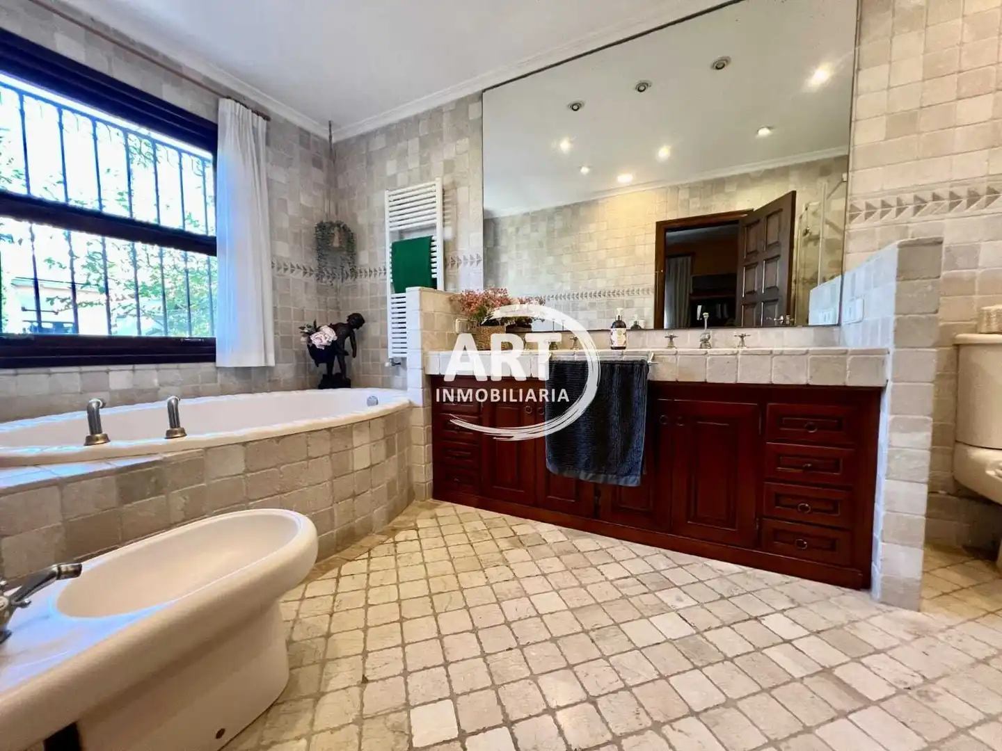 Bathroom of Houses for sale in L'Eliana  with Air Conditioner, Heating and Private garden
