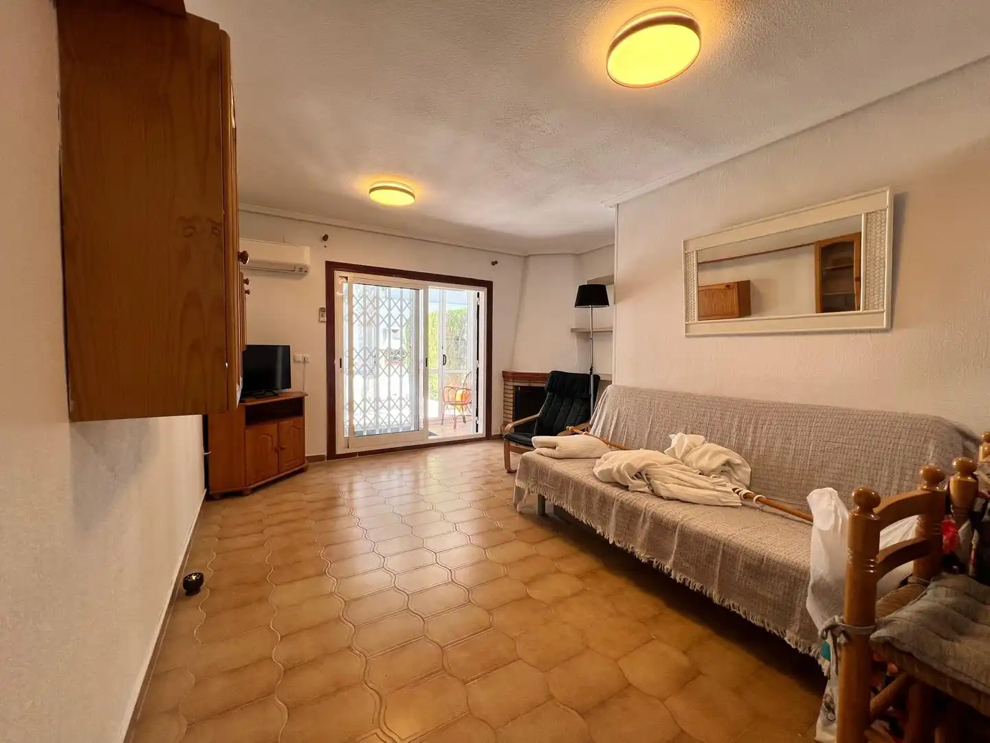 Wohnzimmer von Erdgeschoss zur Miete in Orihuela mit Klimaanlage, Heizung und Privatgarten