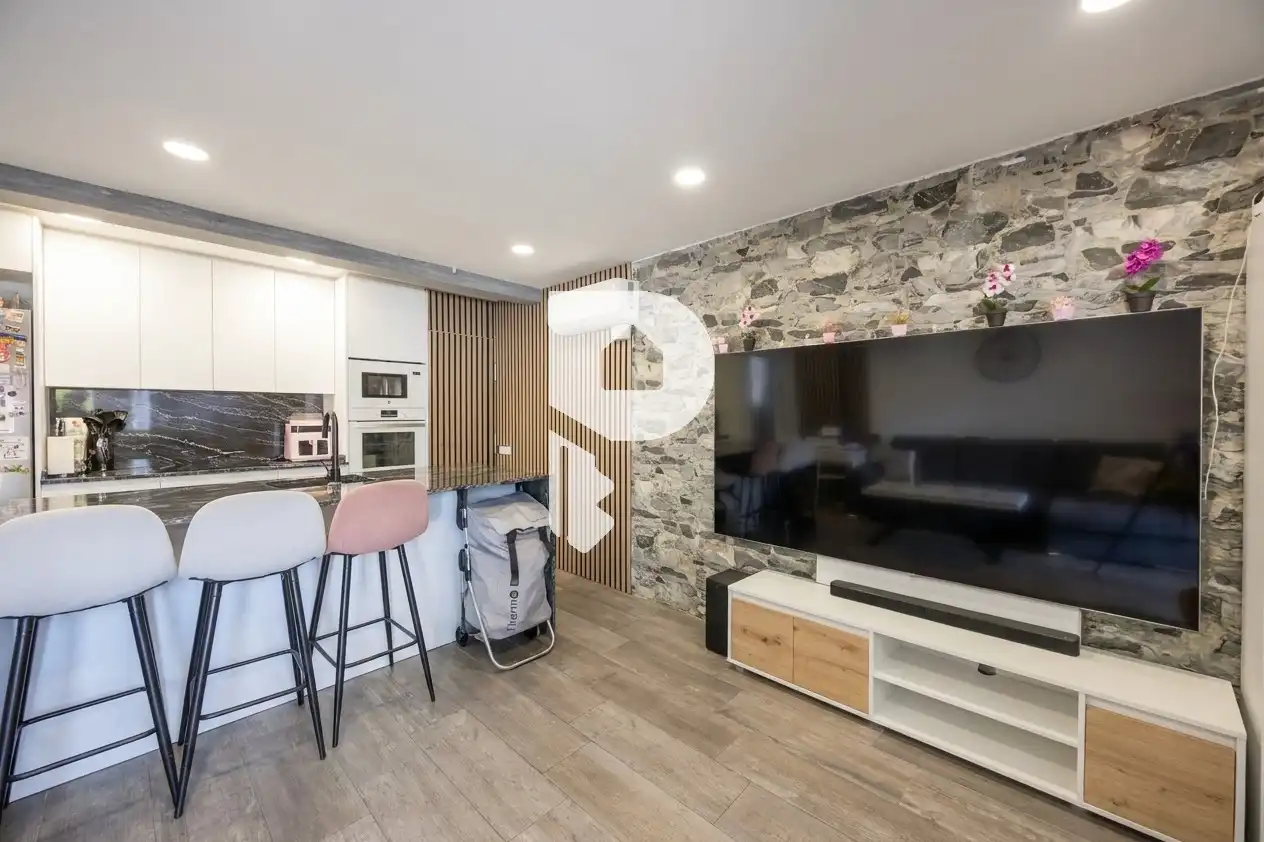 Sala d'estar de Casa o xalet en venda en Sant Vicenç Dels Horts amb Aire condicionat, Calefacció i Parquet