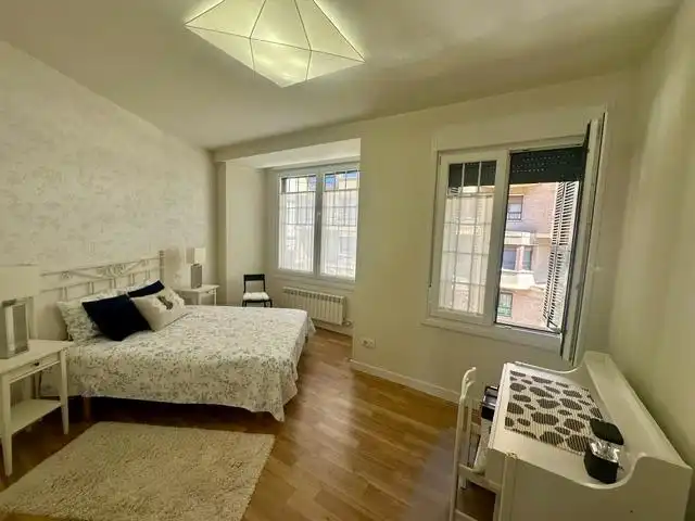 Schlafzimmer von Wohnung zum Verkauf in Burgos mit Heizung, Parkett und Möbliert