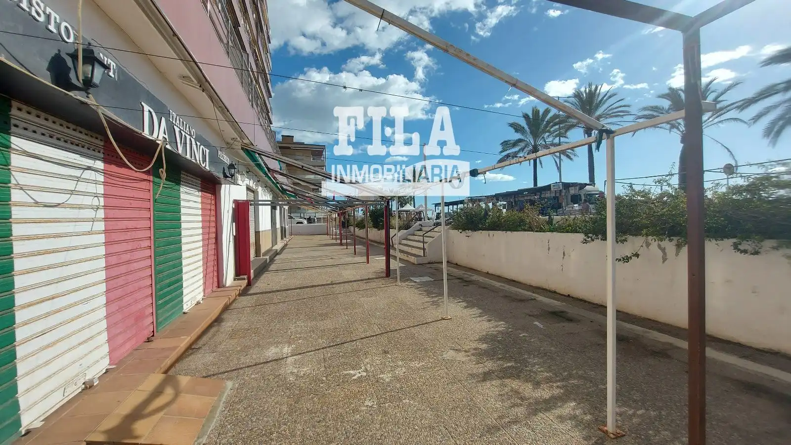 Außenansicht von Geschaftsraum zum Verkauf in Calafell mit Klimaanlage und Terrasse