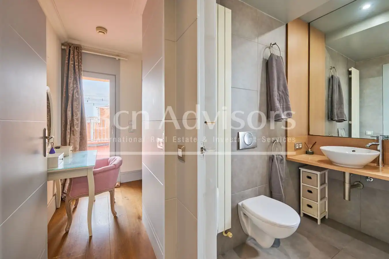 Bathroom of Attic for sale in Barcelona  with Air Conditioner, Heating and Parquet flooring