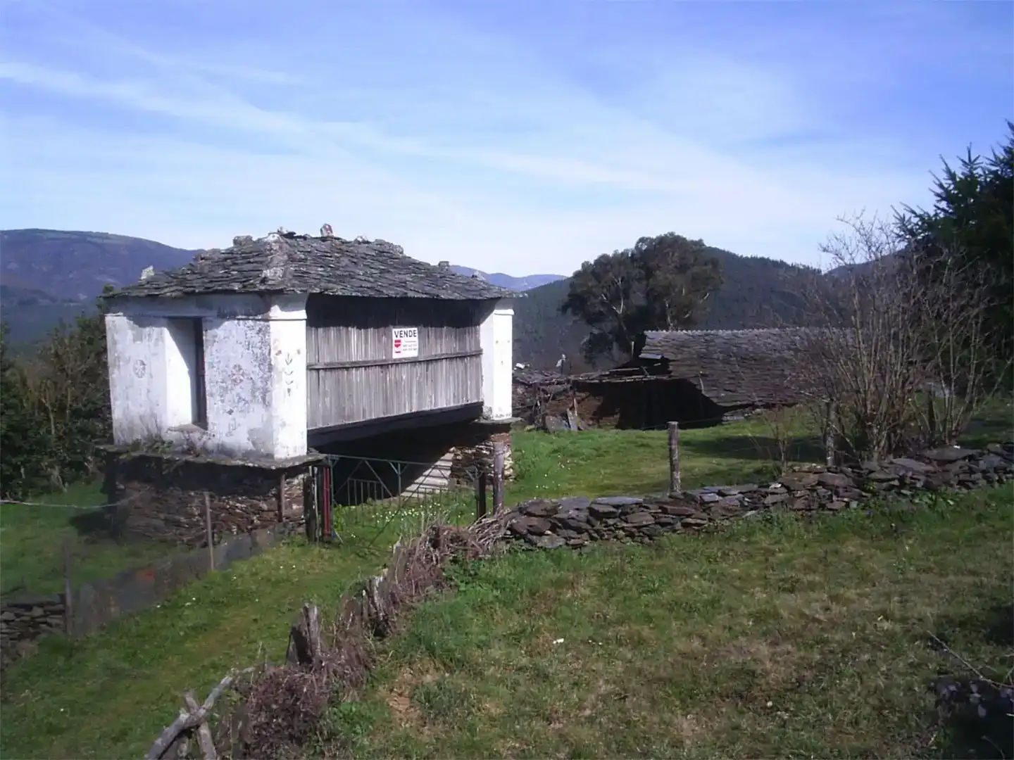 Vista exterior de Pis en venda en Illano amb Jardí privat