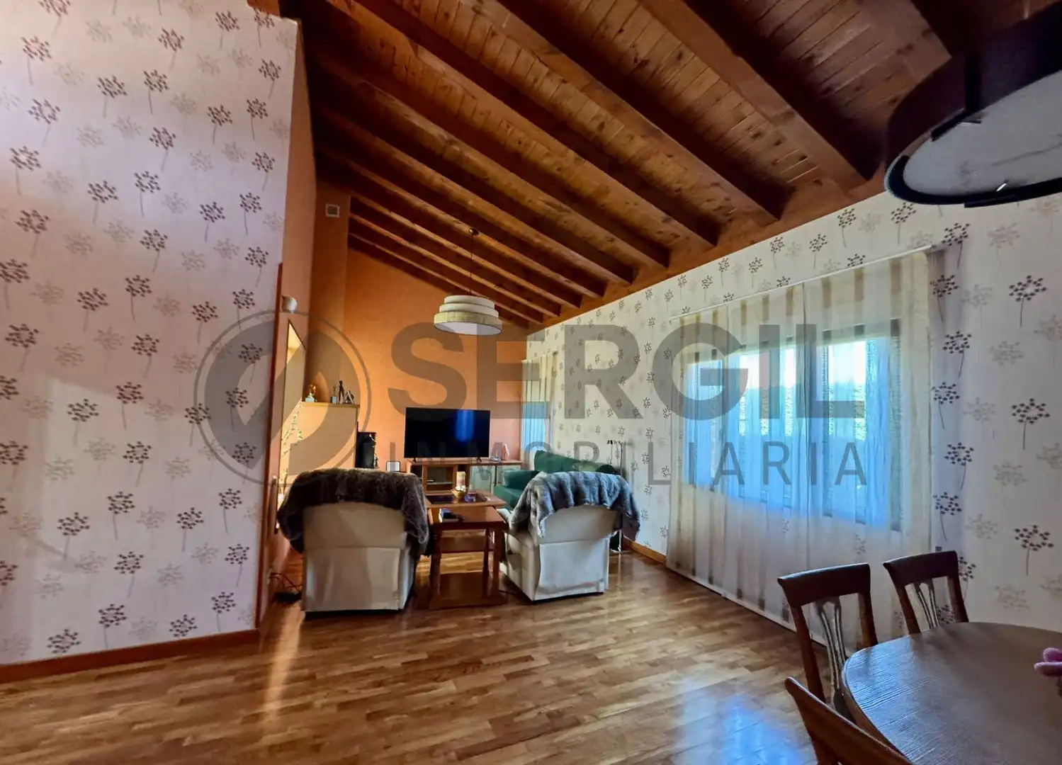 Sala d'estar de Casa o xalet en venda en Palazuelos de Eresma amb Calefacció, Jardí privat i Traster