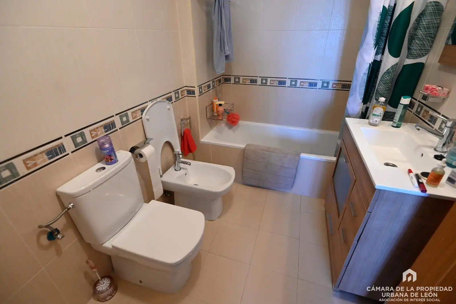 Baño de Piso de alquiler en León Capital  con Calefacción, Terraza y Amueblado