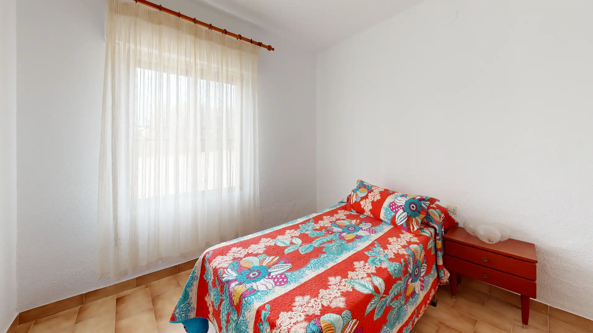 Habitación de Casa adosada en venta en Hellín con Jardín privado, Trastero y Amueblado