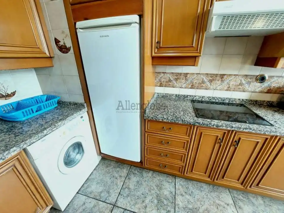 Kitchen of Flat for rent in Oviedo   with Heating