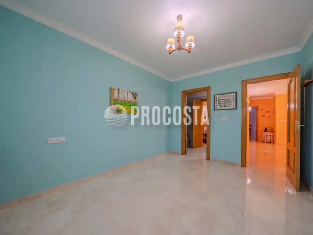 Menjador de Casa o xalet en venda en Fuente Vaqueros amb Aire condicionat, Jardí privat i Terrassa