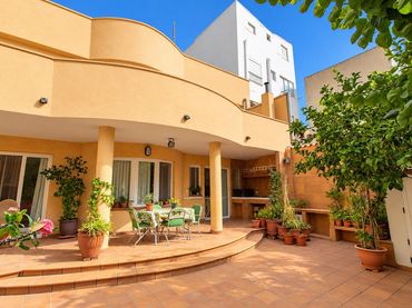 Casa amb jardí en venda a Calle Victoria