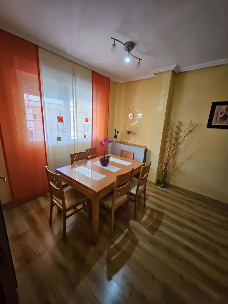 Menjador de Casa o xalet de lloguer en Cáceres amb Aire condicionat, Calefacció i Parquet