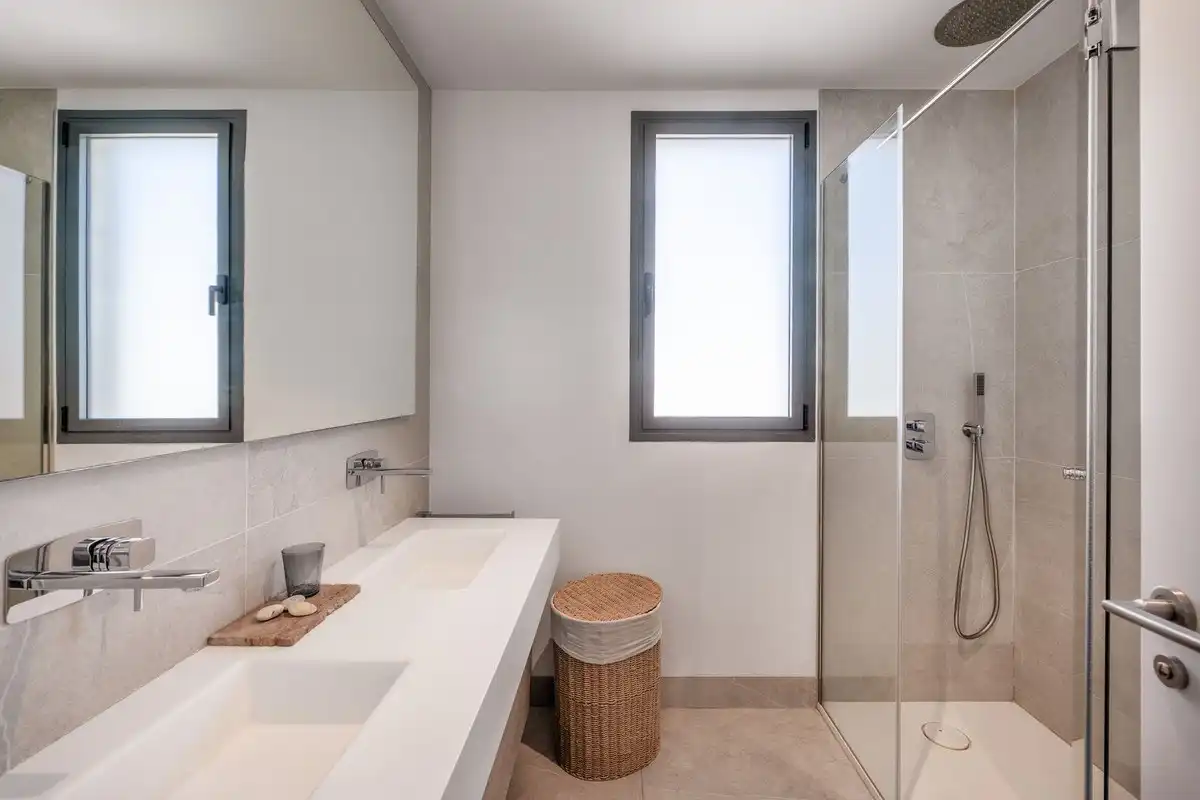 Bany de Àtic en venda en Marbella amb Terrassa, Traster i Piscina