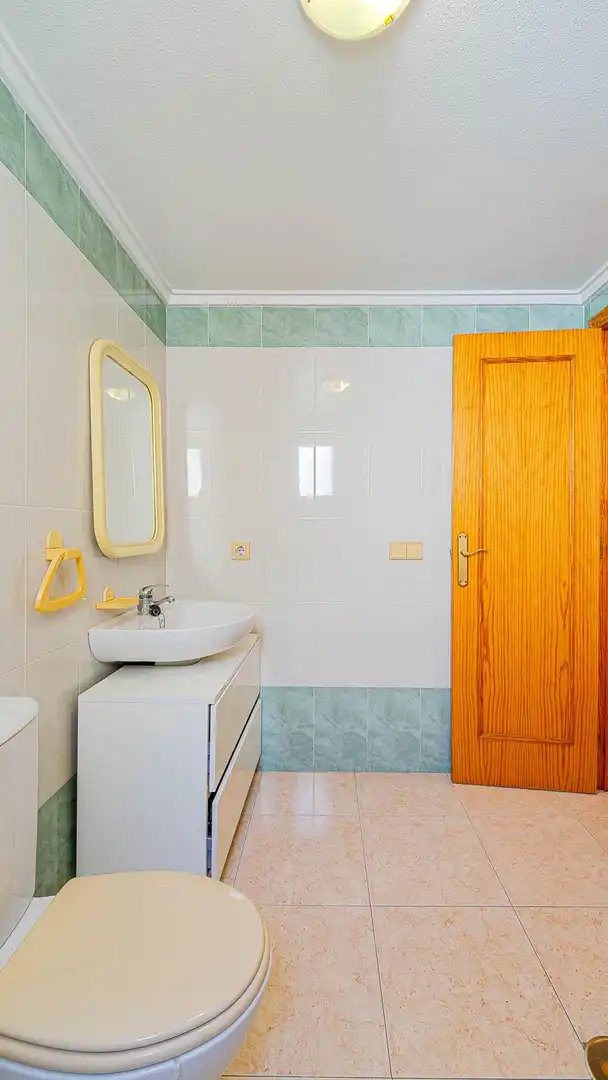 Bany de Àtic en venda en Torrevieja amb Terrassa, Moblat i Piscina comunitària