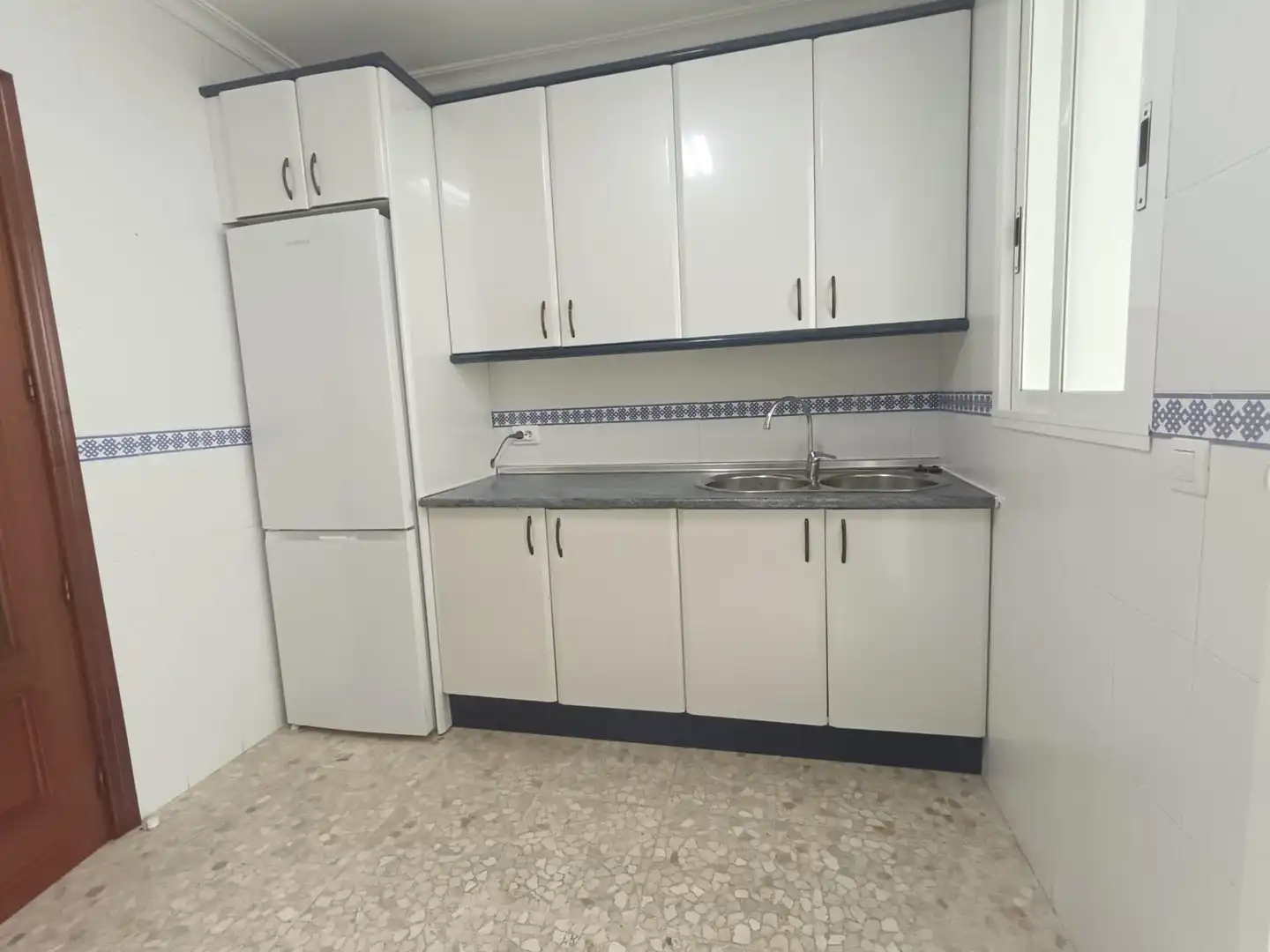 Kitchen of Flat for rent in Córdoba  with Air Conditioner, Private garden and Storage room