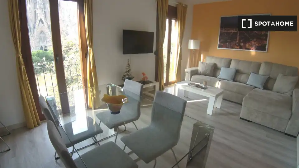 Flat with terrace to rent in Eixample