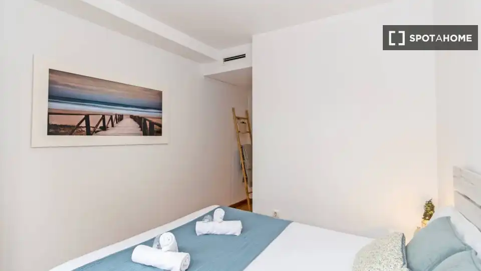Schlafzimmer von Wohnung zur Miete in Valencia mit Klimaanlage, Heizung und Möbliert