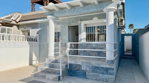 Foto 3 de Casa adosada en venta en Calle Breten, Zona Carrefour - Urbanizaciones, Alicante