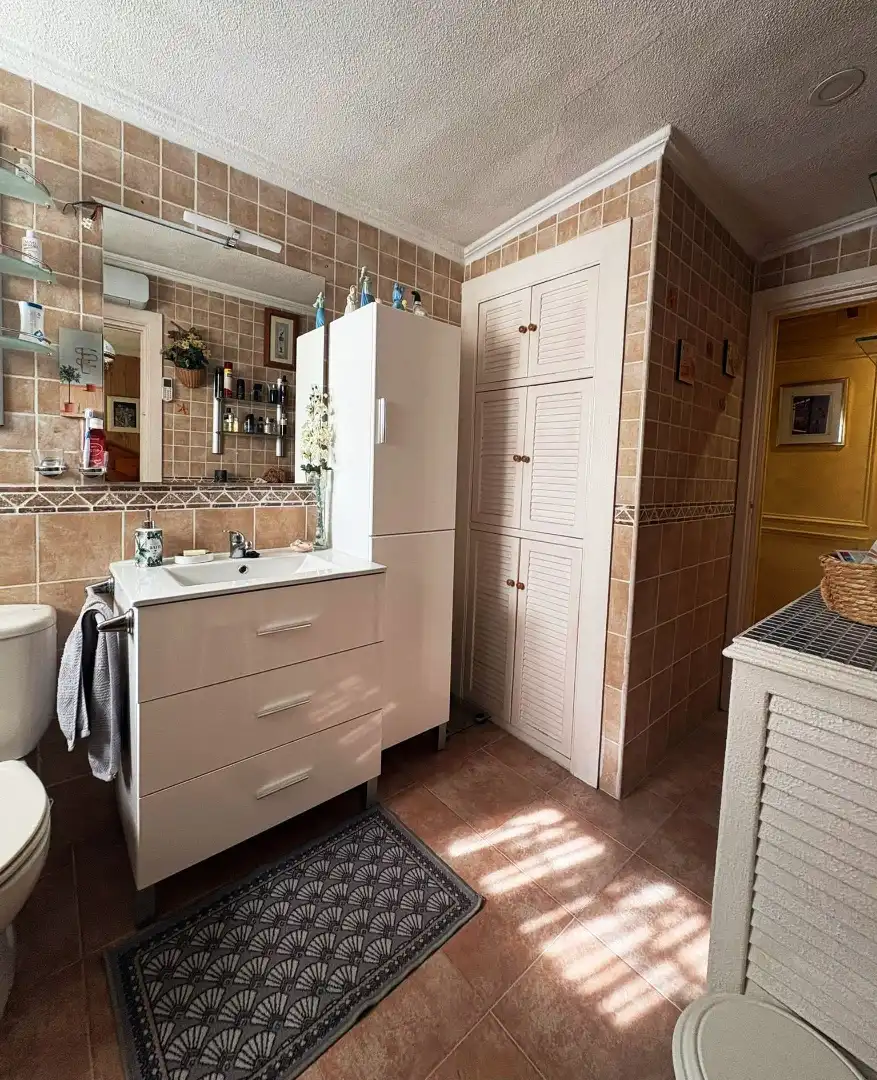 Bany de Casa o xalet en venda en Casarrubios del Monte amb Aire condicionat, Calefacció i Jardí privat