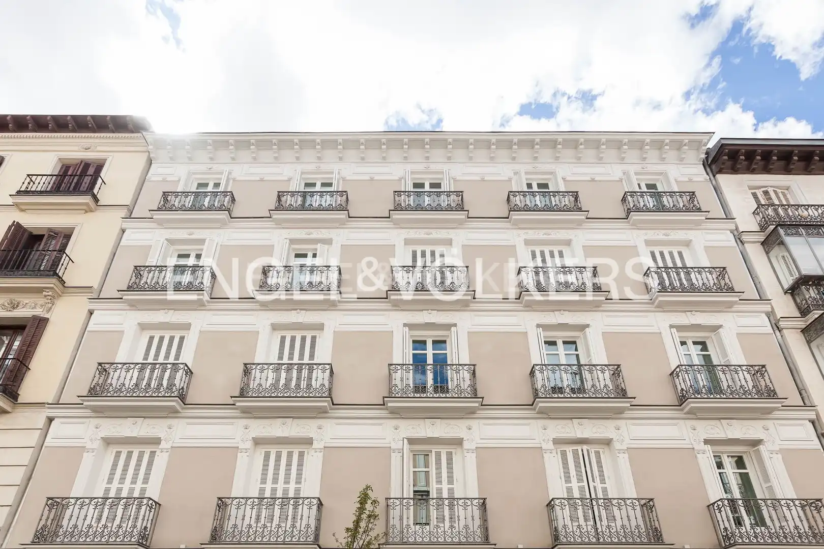 Außenansicht von Wohnung zum Verkauf in Madrid mit Klimaanlage, Heizung und Parkett