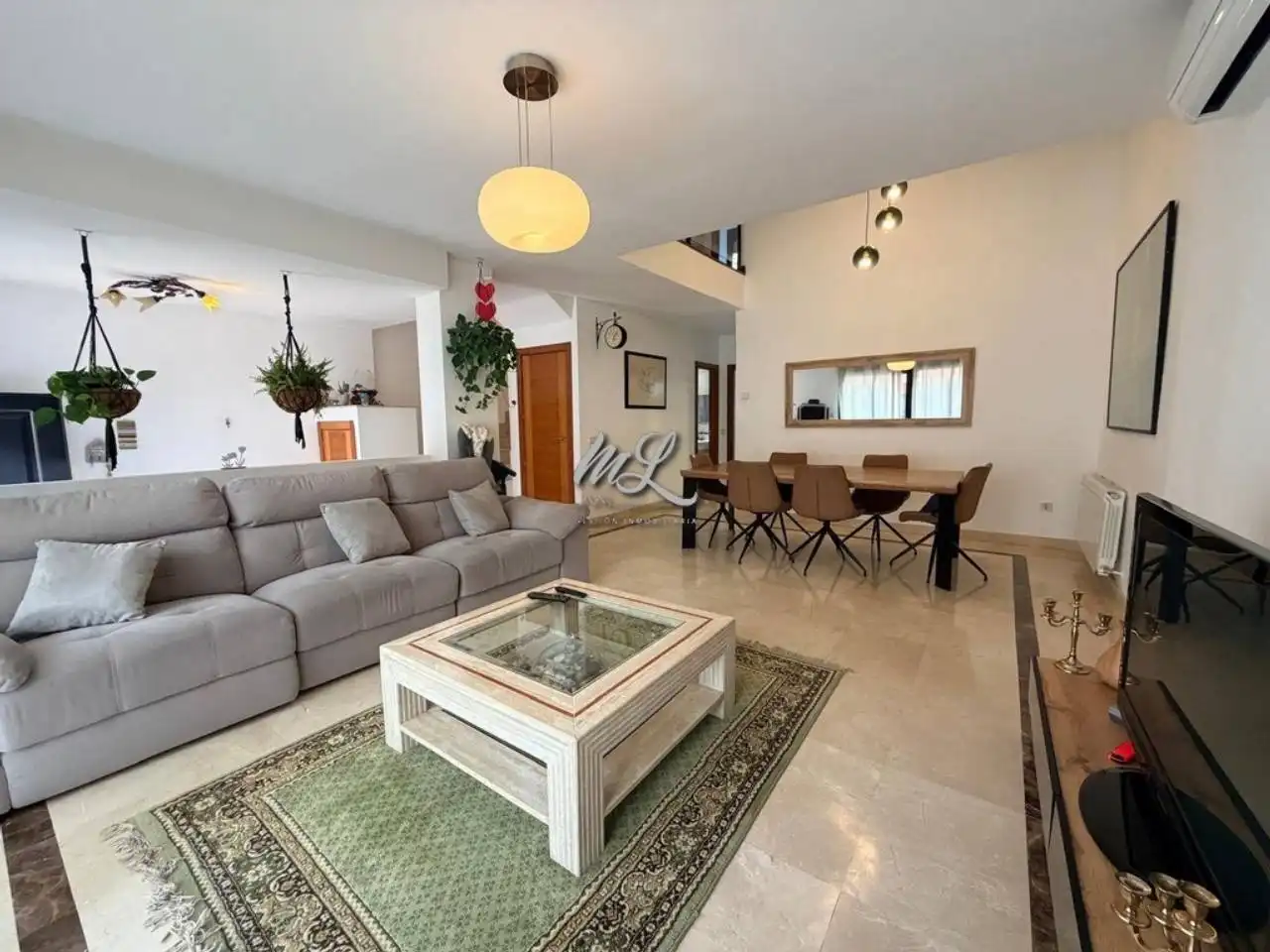 Sala de estar de Casa adosada en venta en Santa Cruz del Retamar con Aire acondicionado, Calefacción y Jardín privado