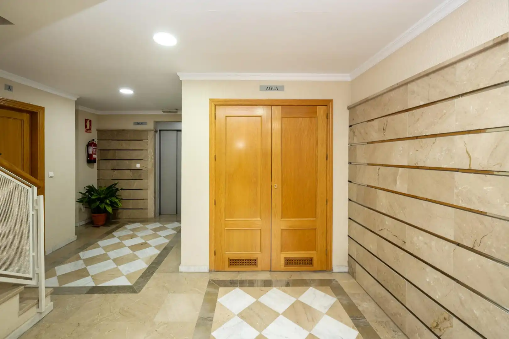 Apartamento en venta en Granada con Calefacción, Jardín privado y Piscina comunitaria