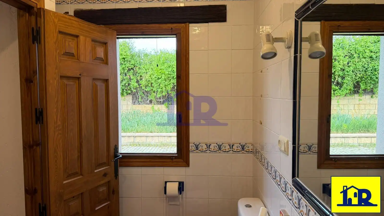 Bany de Casa o xalet en venda en Villalba de la Sierra amb Calefacció, Traster i Piscina
