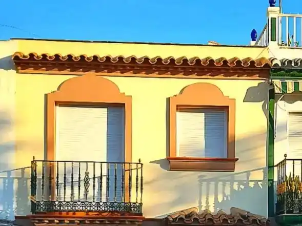 Vista exterior de Casa adosada en venda en Estepona amb Balcó