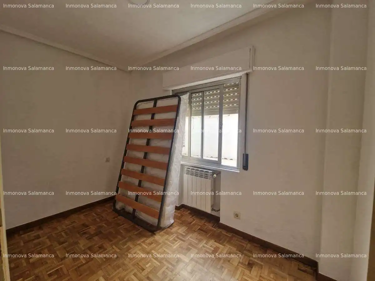 Bedroom of Flat for share in Salamanca  with Heating, Terrace and Furnished