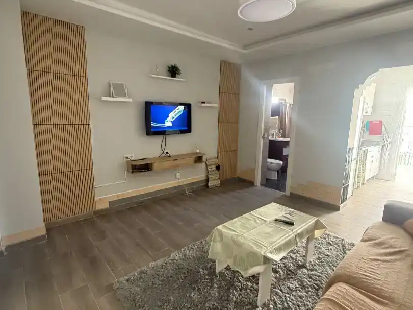 Sala d'estar de Apartament de lloguer en Los Barrios amb Balcó