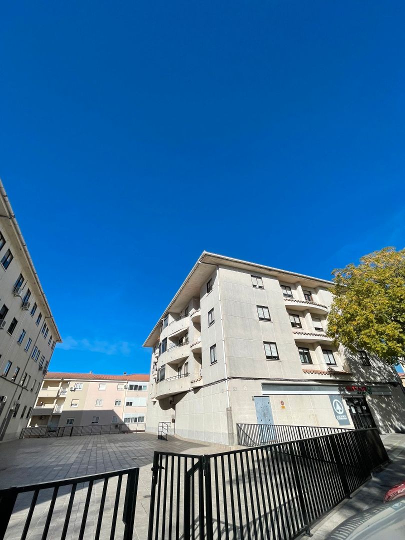 Vista exterior de Pis de lloguer en Plasencia amb Calefacció, Terrassa i Moblat