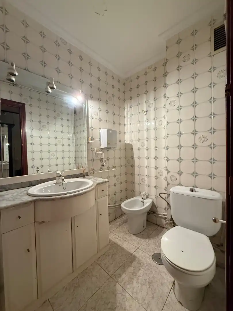 Bathroom of Flat for sale in Plasencia  with Furnished, Oven and Washing machine
