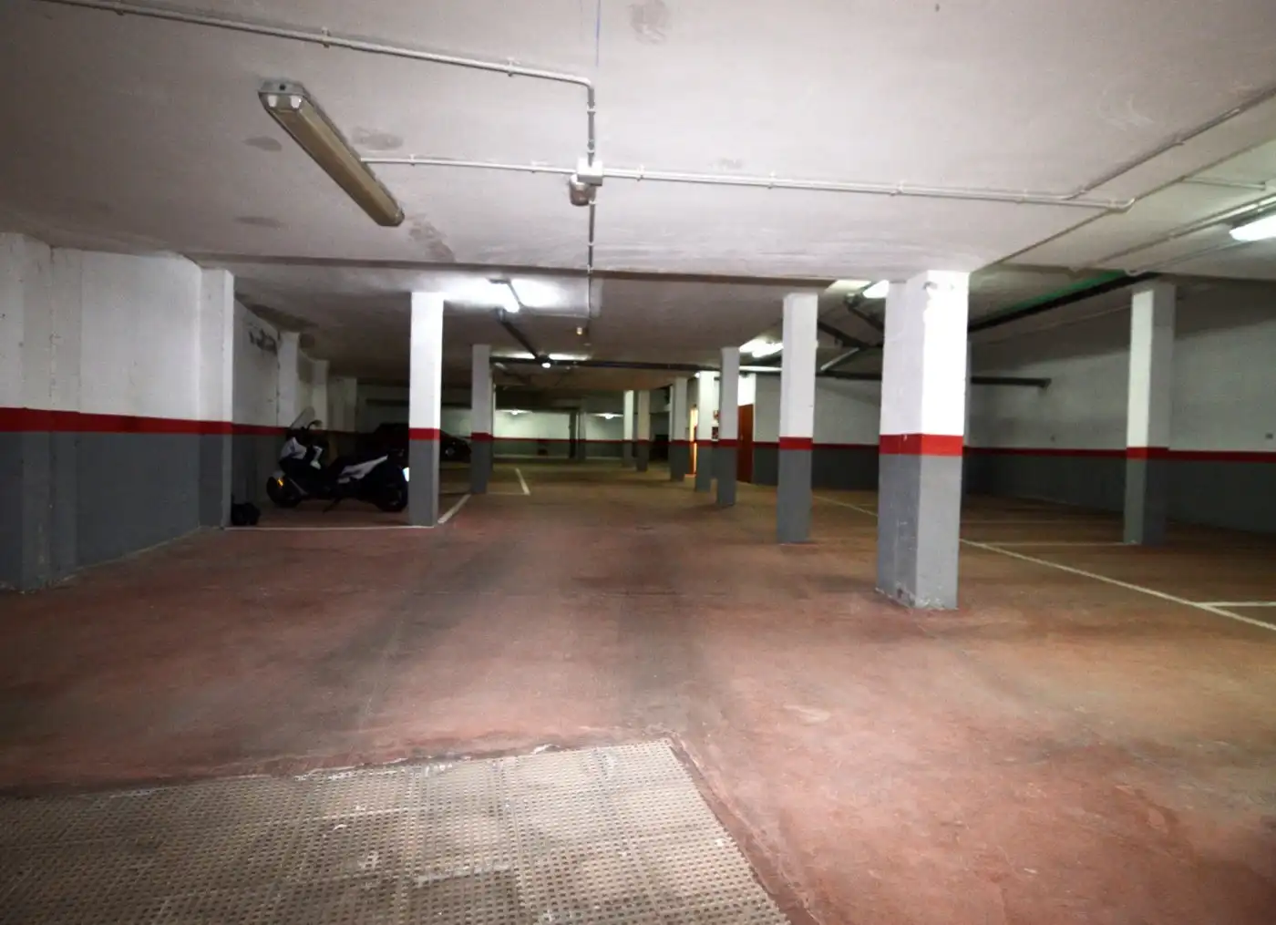 Parkplatz von Garage zum Verkauf in Candelario