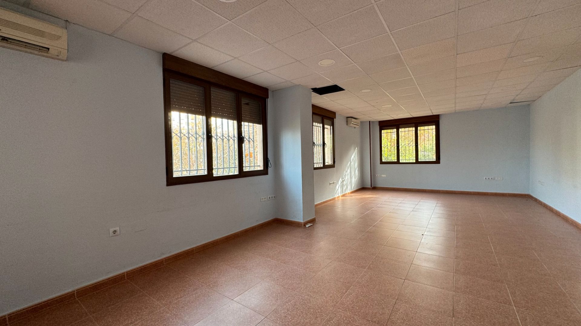 Premises for sale in Cáceres Capital  with Air Conditioner and Alarm