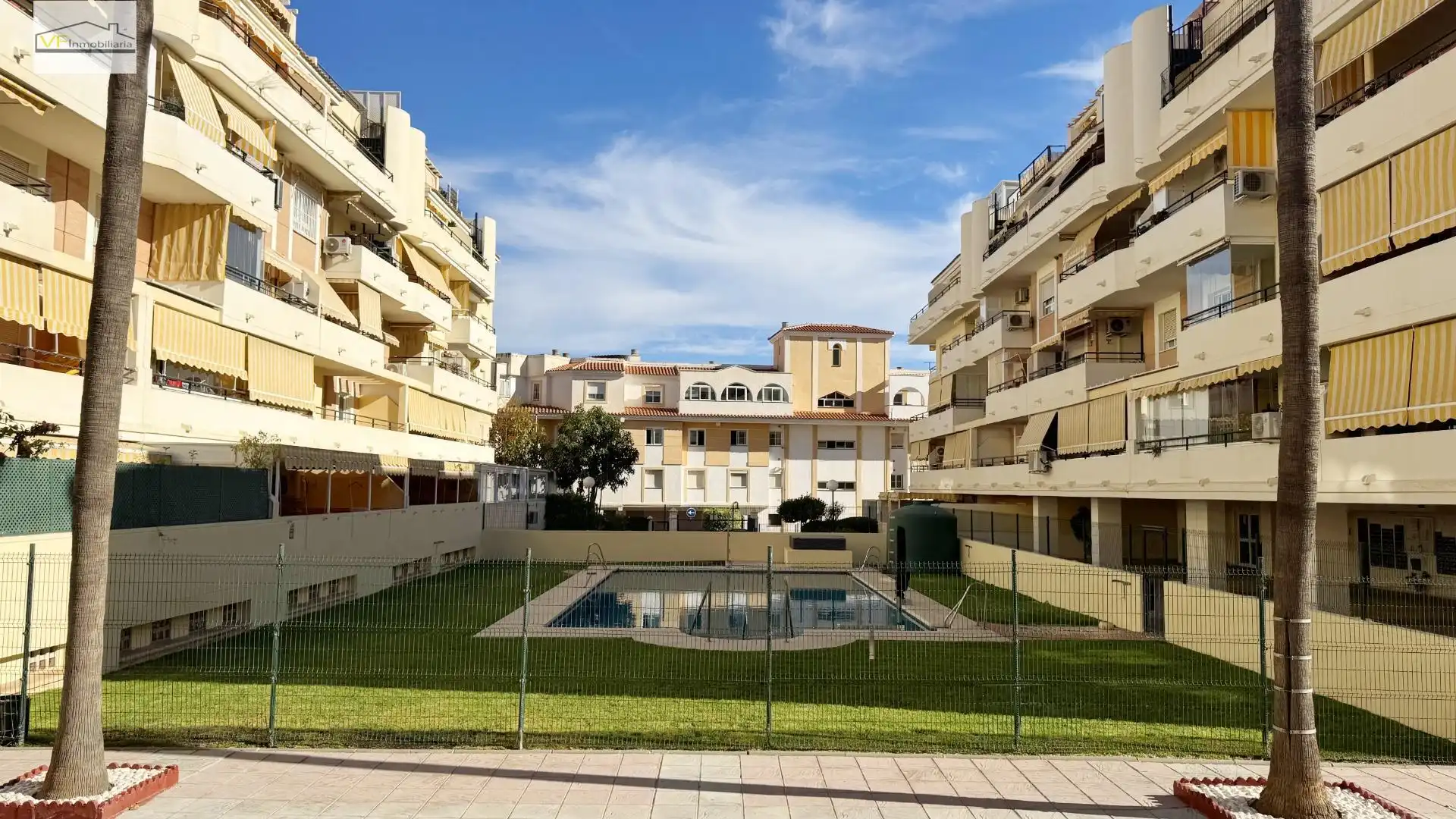 Vista exterior de Pis de lloguer en Rincón de la Victoria amb Terrassa i Piscina comunitària