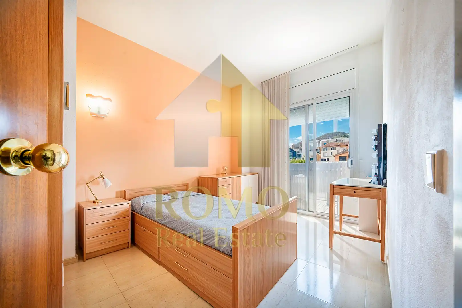Habitación de Casa adosada en venta en Santa Perpètua de Mogoda con Aire acondicionado, Calefacción y Jardín privado