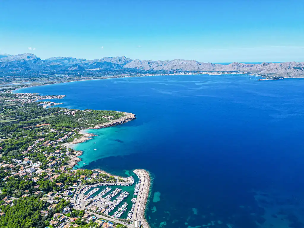 Vista exterior de Casa o xalet en venda en Alcúdia amb Aire condicionat, Calefacció i Jardí privat