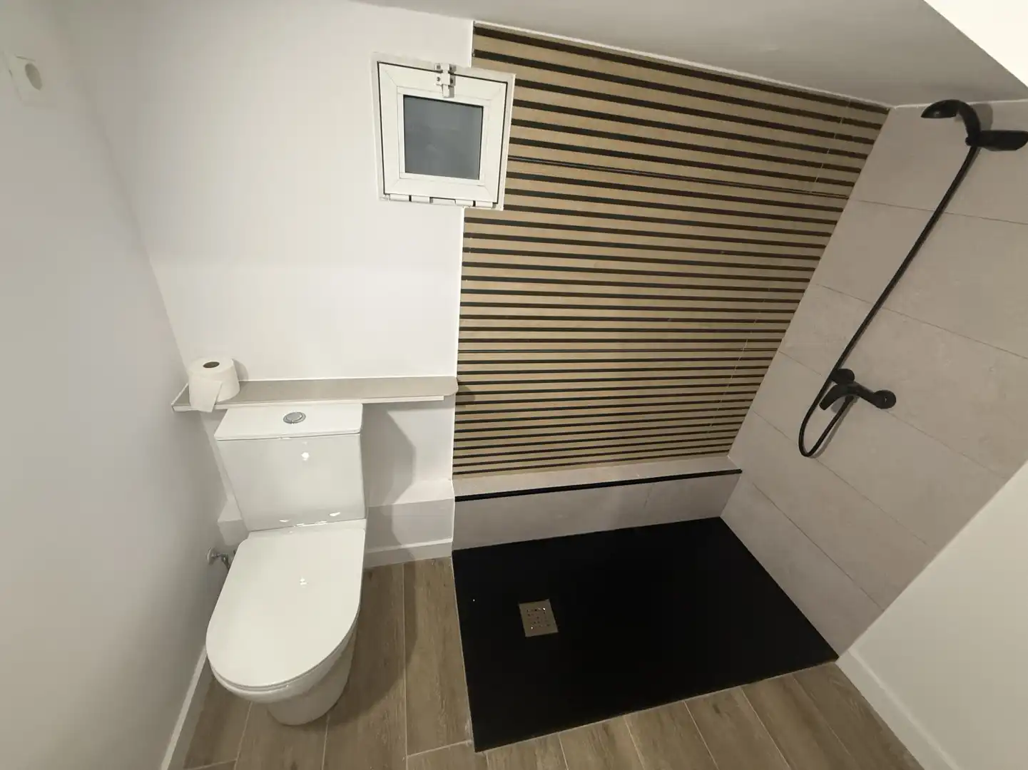 Baño de Piso en venta en Oviedo  con Jardín privado