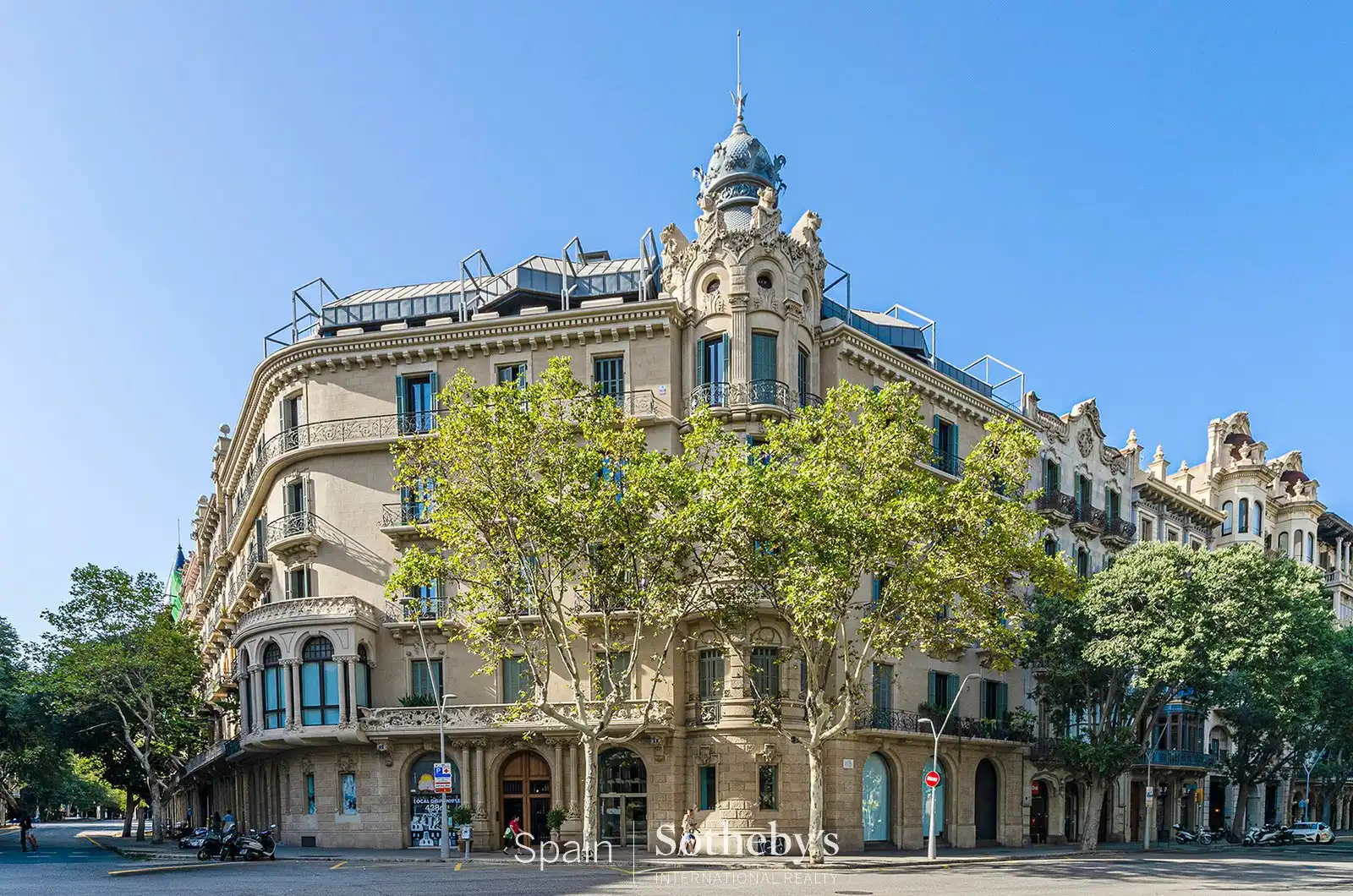 Außenansicht von Wohnungen zum Verkauf in Barcelona mit Klimaanlage, Heizung und Abstellraum