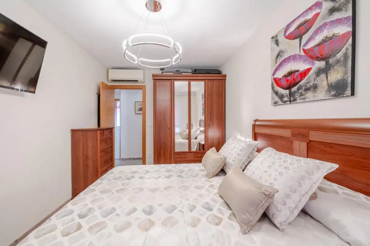 Habitación de Piso en venta en Benidorm con Aire acondicionado, Calefacción y Jardín privado