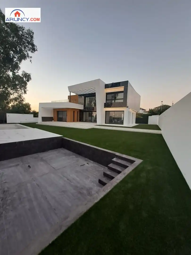 Vista exterior de Casa o xalet de lloguer en Montequinto amb Aire condicionat, Jardí privat i Piscina