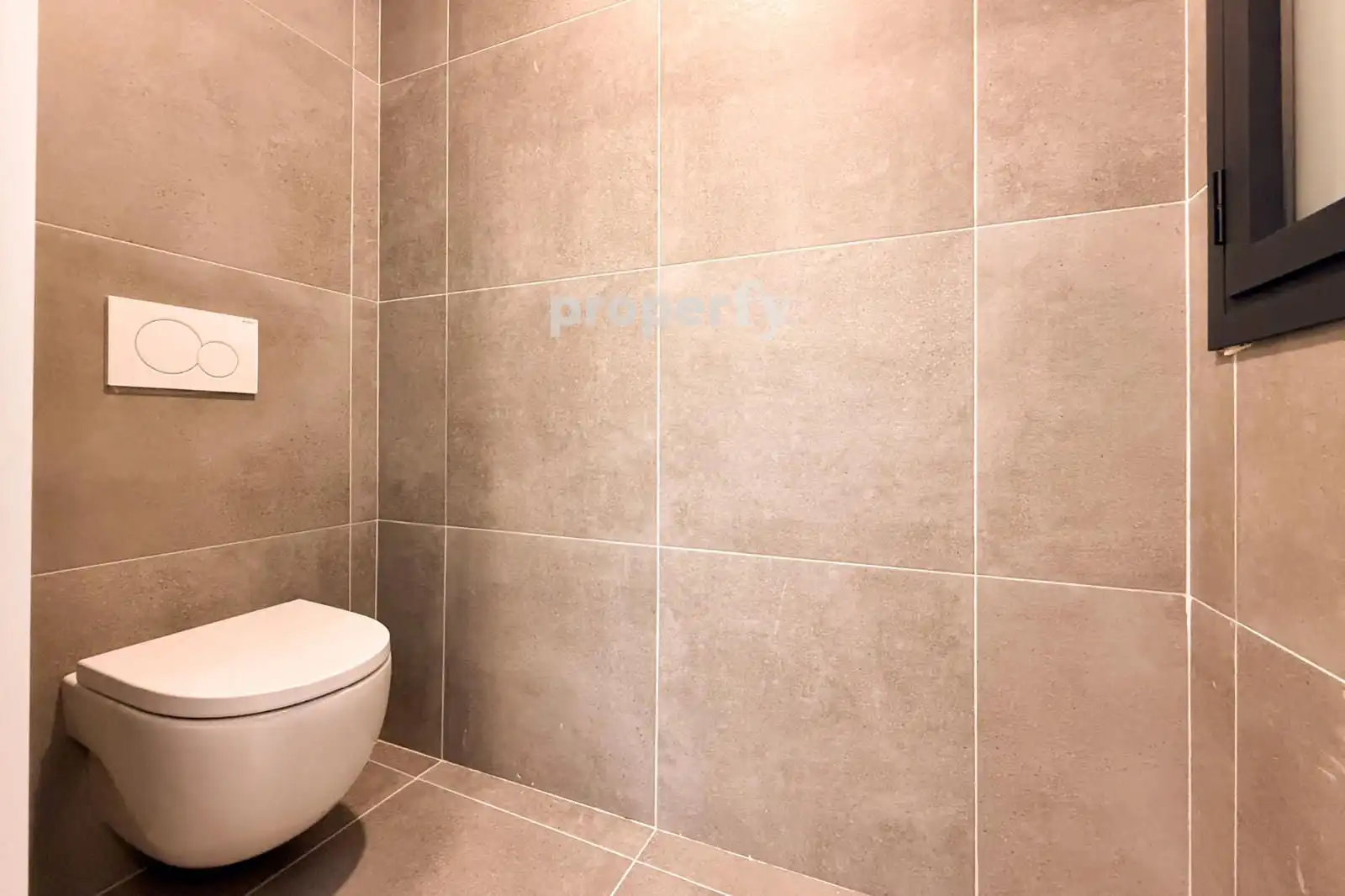 Badezimmer von Maisonette zum Verkauf in Badalona mit Klimaanlage, Heizung und Parkett