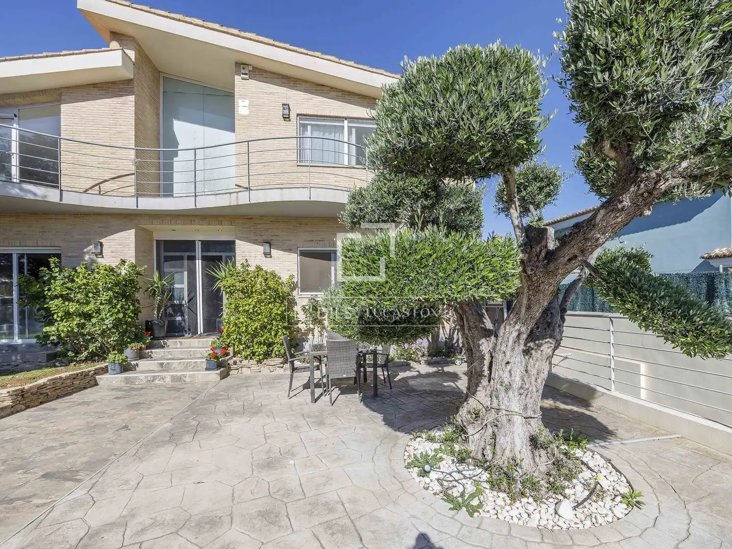 Vista exterior de Casa o xalet en venda en Bétera amb Aire condicionat, Calefacció i Jardí privat