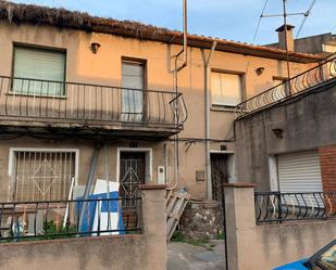 Vista exterior de Casa adosada en venda en Palau-solità i Plegamans amb Calefacció, Jardí privat i Terrassa
