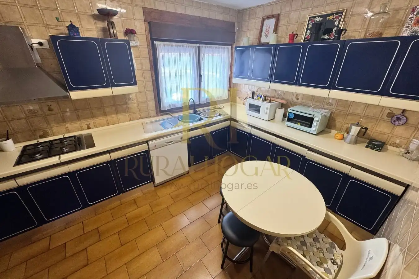 Kitchen of Commercial properties for sale in Villamanín  with Heating, Terrace and Furnished