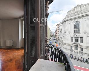 Vista exterior de Pis de lloguer en Bilbao  amb Calefacció i Balcó