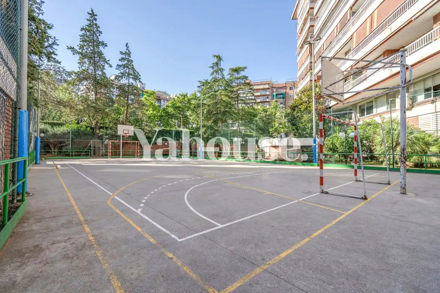 Außenansicht von Wohnung zum Verkauf in Barcelona mit Klimaanlage, Heizung und Terrasse