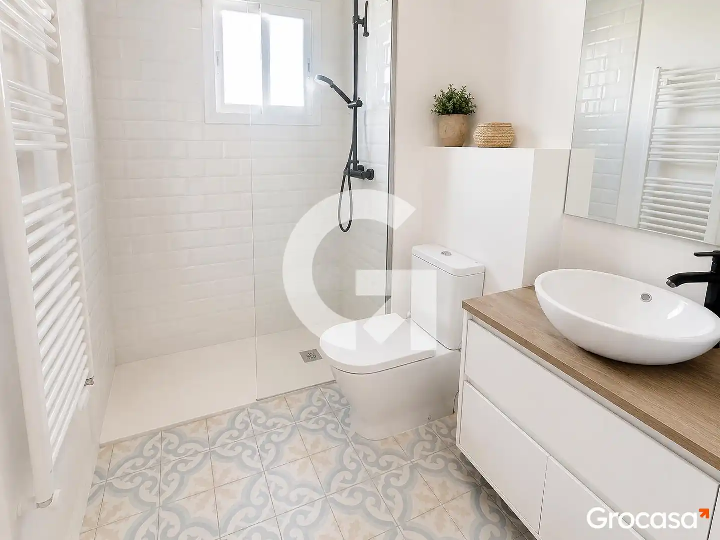 Badezimmer von Dachboden zum Verkauf in Vilanova i la Geltrú mit Klimaanlage, Heizung und Terrasse