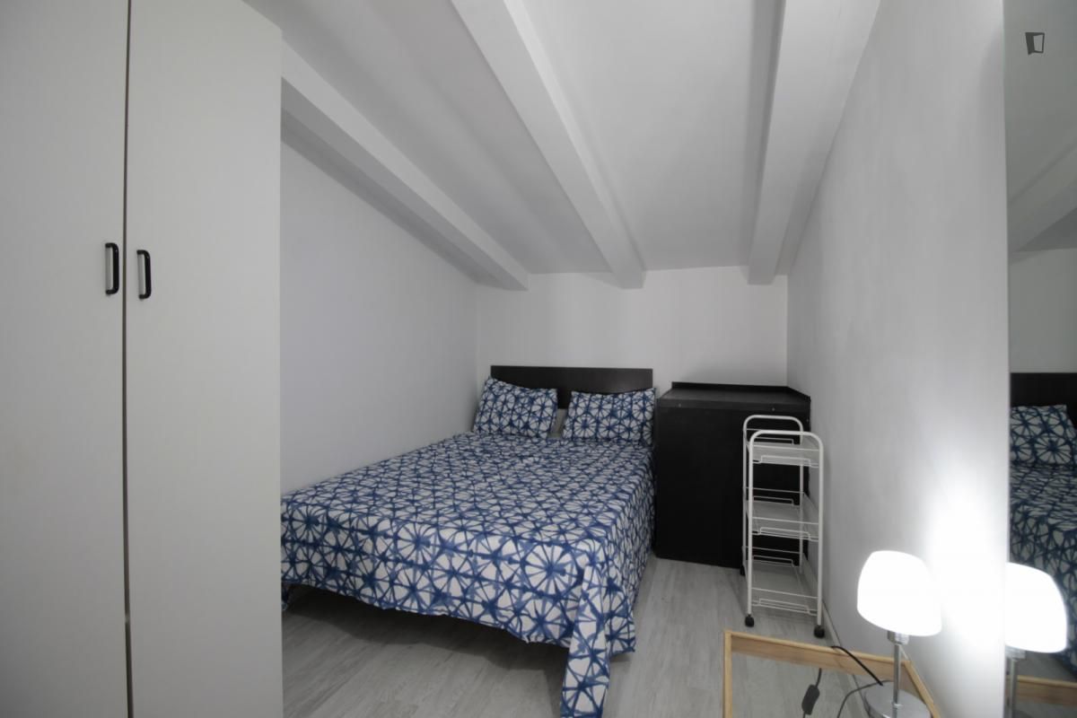 Study to rent in Puerta del Ángel
