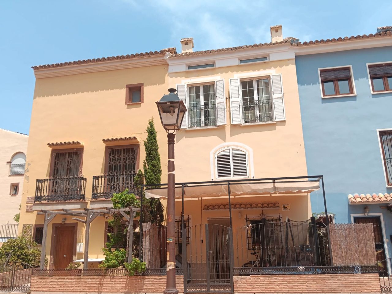 Vista exterior de Casa adosada en venda en Alboraya amb Calefacció, Parquet i Terrassa