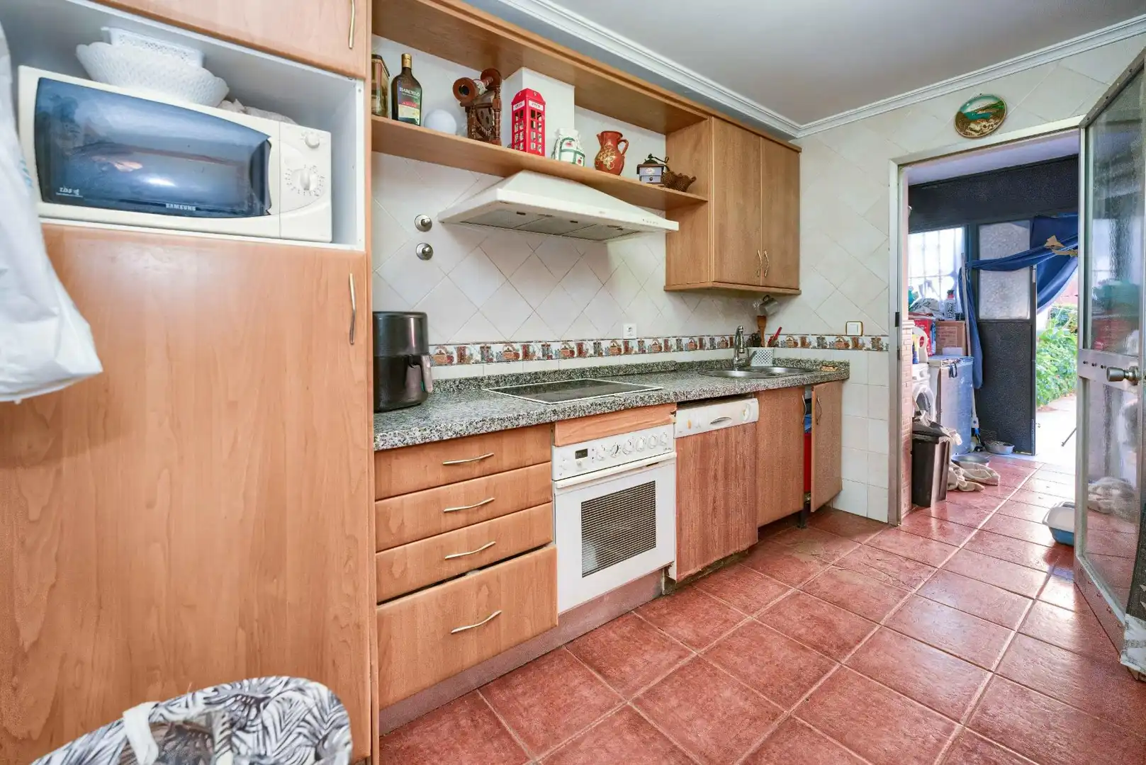 Küche von Einfamilien-Reihenhaus zum Verkauf in Bormujos