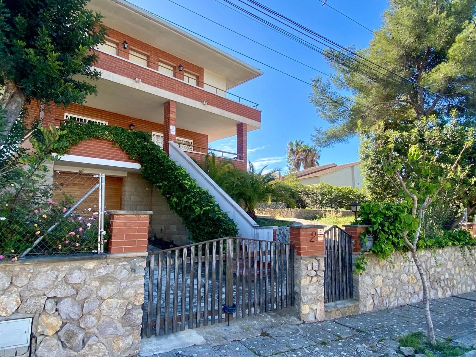Vista exterior de Casa o chalet en venta en Cunit con Calefacción, Jardín privado y Terraza
